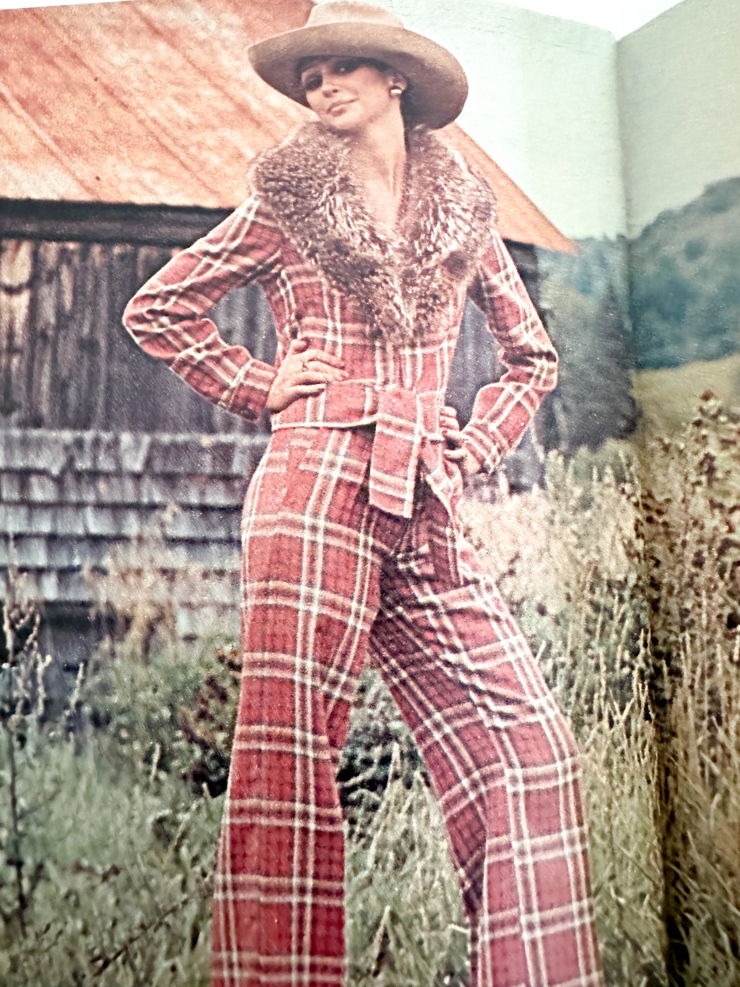 Vintage 1971 Weekend Magazine | Vol.21 No.44 - Oct. 30, 1971 | Paper Ephemera Newspaper Magazine