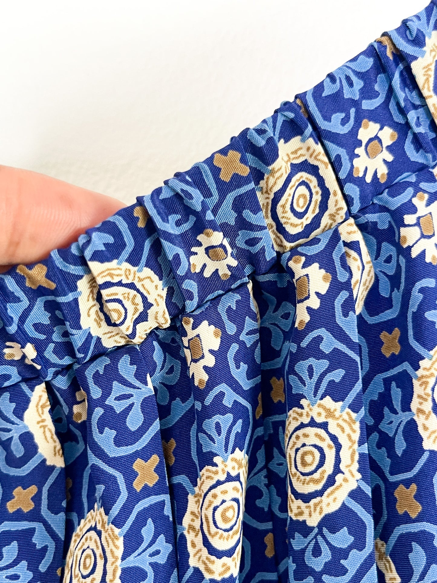 Leslie Fay Floral Printed Pleated Skirt | Vintage Large floral print Elastic Waist Skirt | Vintage Skirt