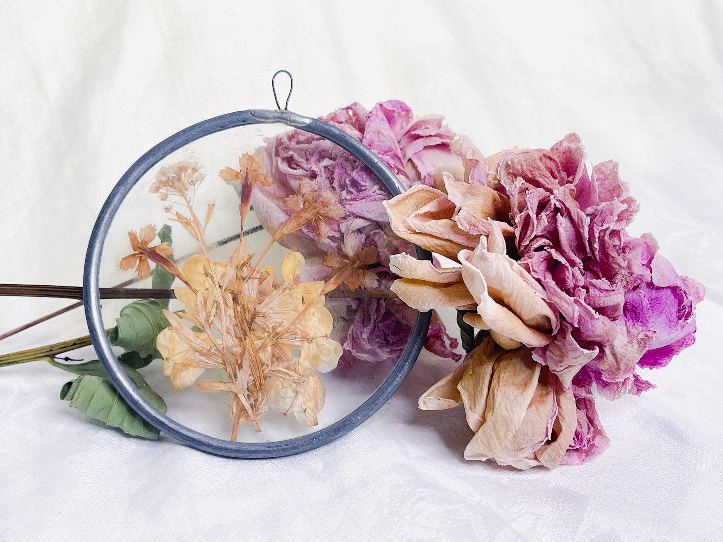 Vintage Round Pressed Flowers Suncatcher