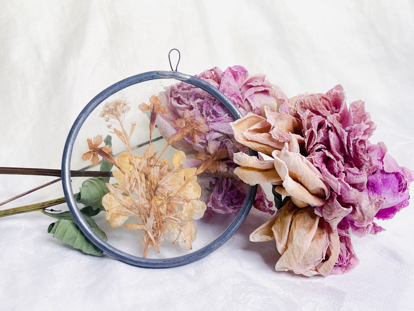 Vintage Round Pressed Flowers Suncatcher