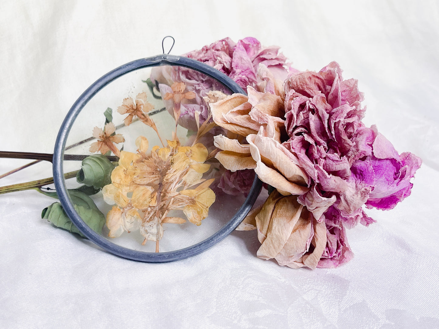 Vintage Round Pressed Flowers Suncatcher