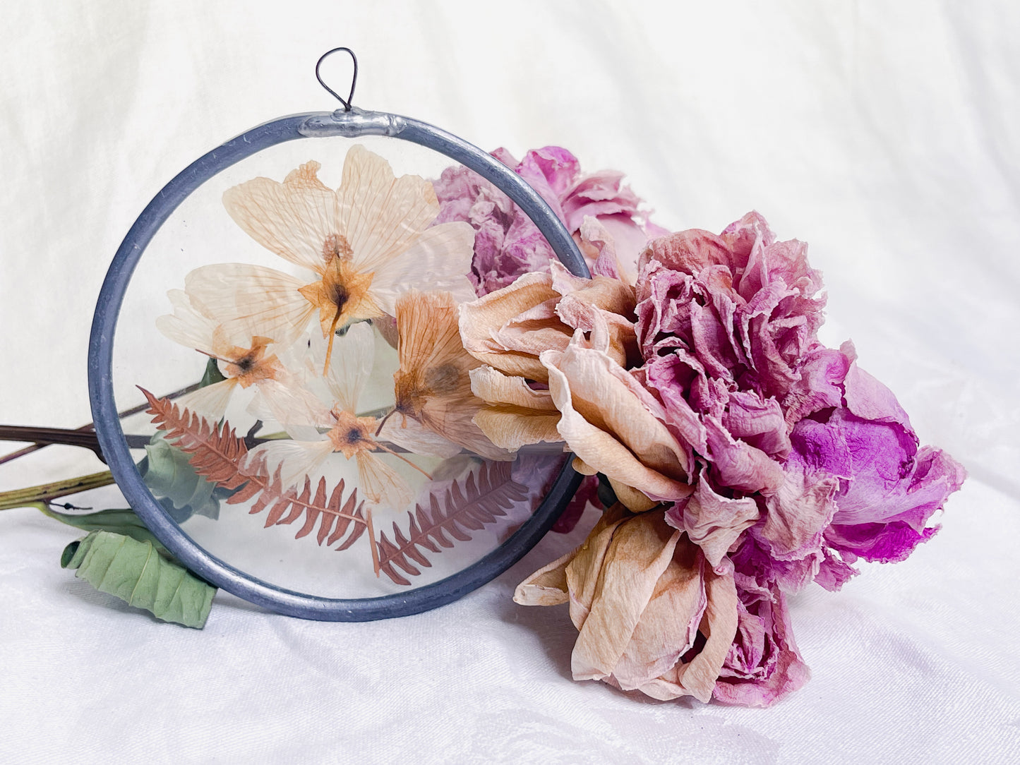 Vintage Round Pressed Flowers Suncatcher - Fern
