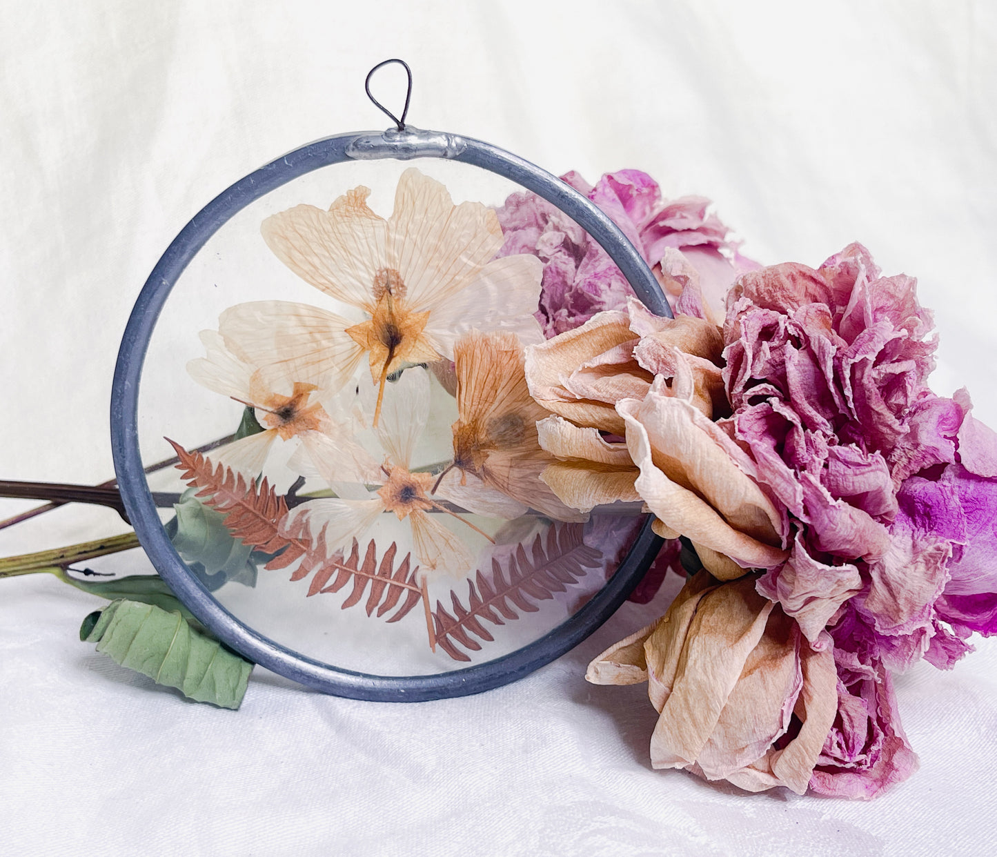 Vintage Round Pressed Flowers Suncatcher - Fern