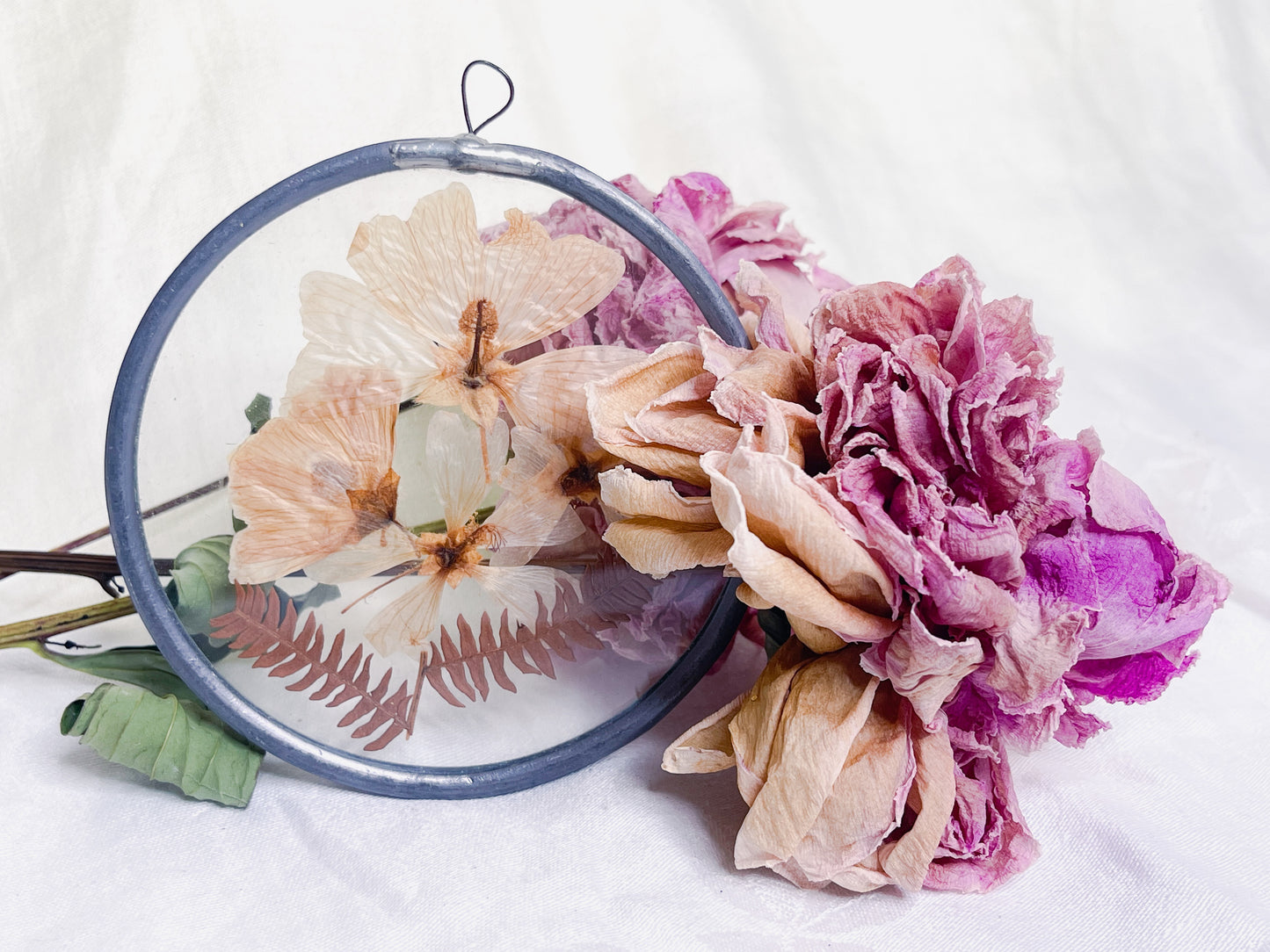 Vintage Round Pressed Flowers Suncatcher - Fern