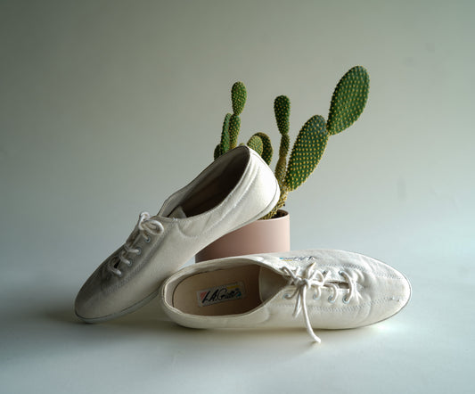 Vintage L.A. Gear Canvas Shoes in a Size: 10 | Vintage 90s Sneakers