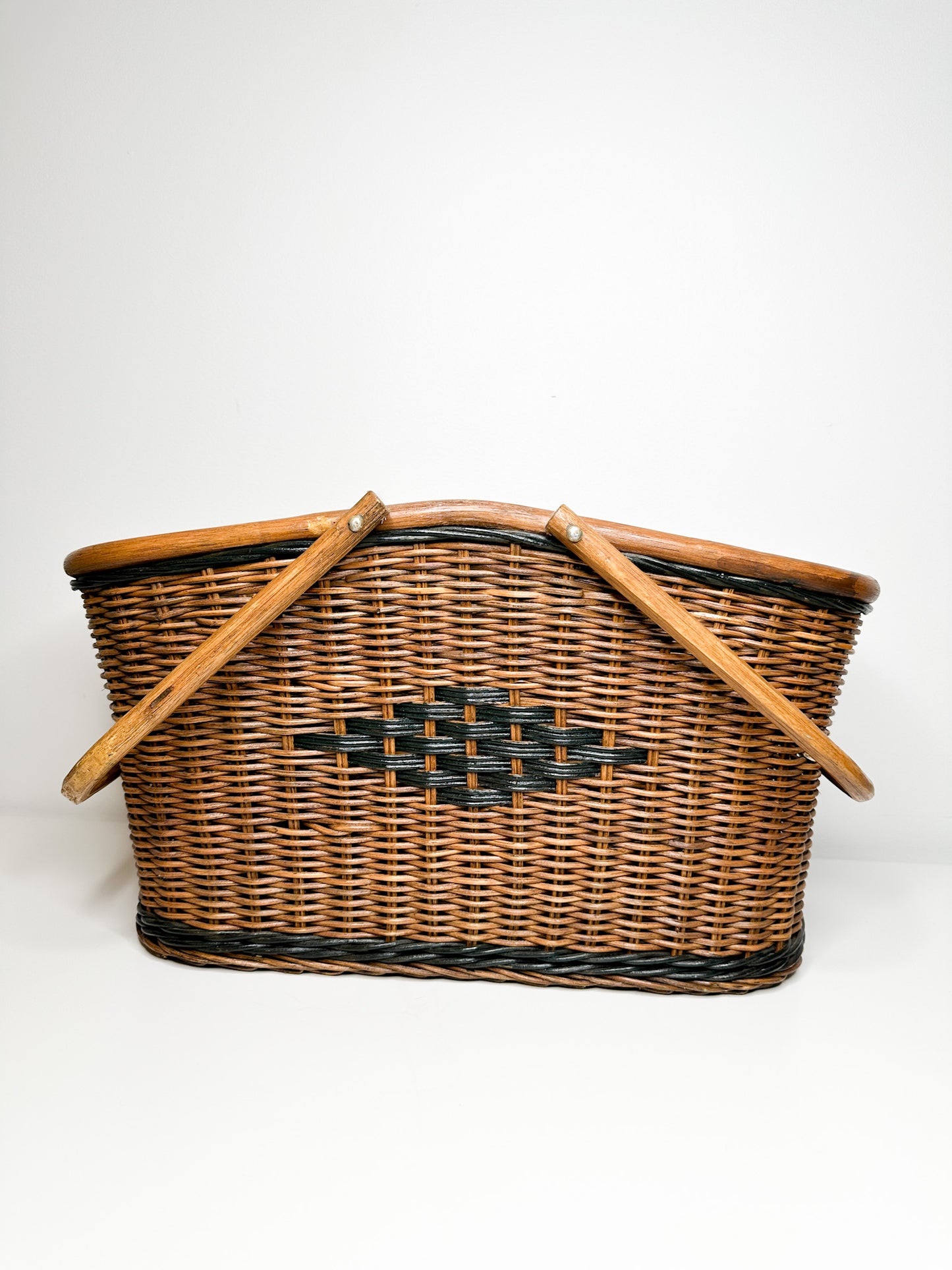 Vintage Picnic Basket | Vintage Wooden Handle Picnic Basket |