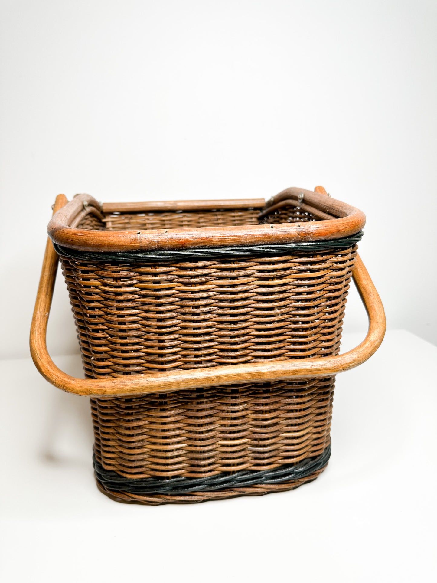 Vintage Picnic Basket | Vintage Wooden Handle Picnic Basket |