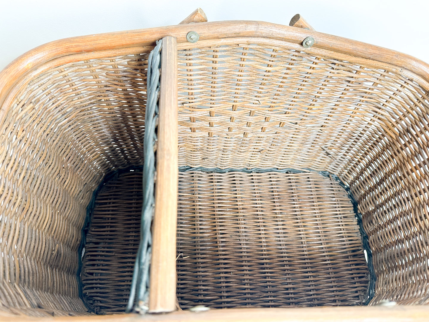 Vintage Picnic Basket | Vintage Wooden Handle Picnic Basket |