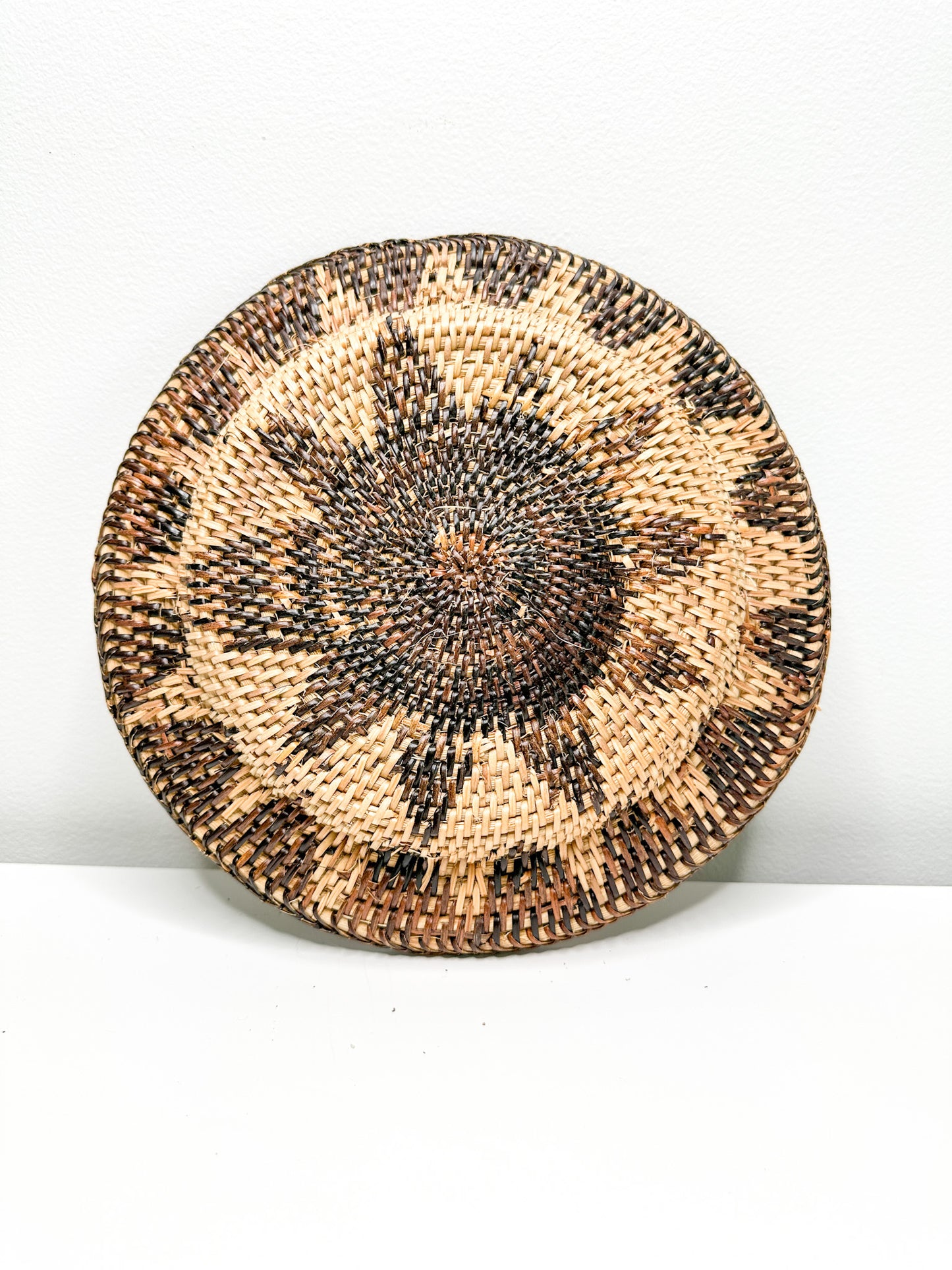 Wicker plate| Vintage Wicker Plate with a swirl flower pattern.
