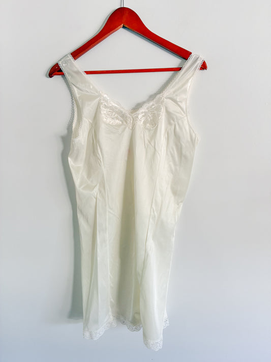 Vintage Truly Intimate Lingerie White Lace Detailing Negligee Nightgown Size 38 Nylon