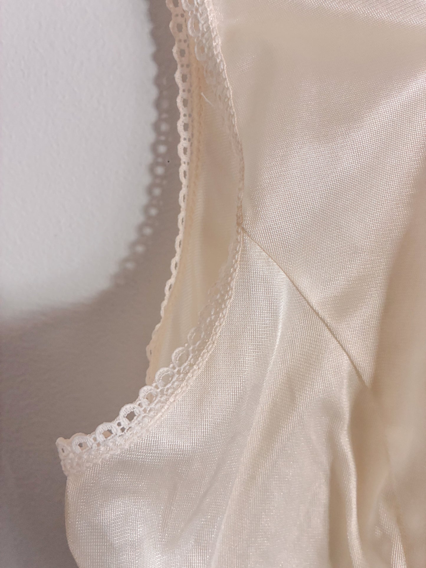 Vintage Truly Intimate Lingerie White Lace Detailing Negligee Nightgown Size 38 Nylon