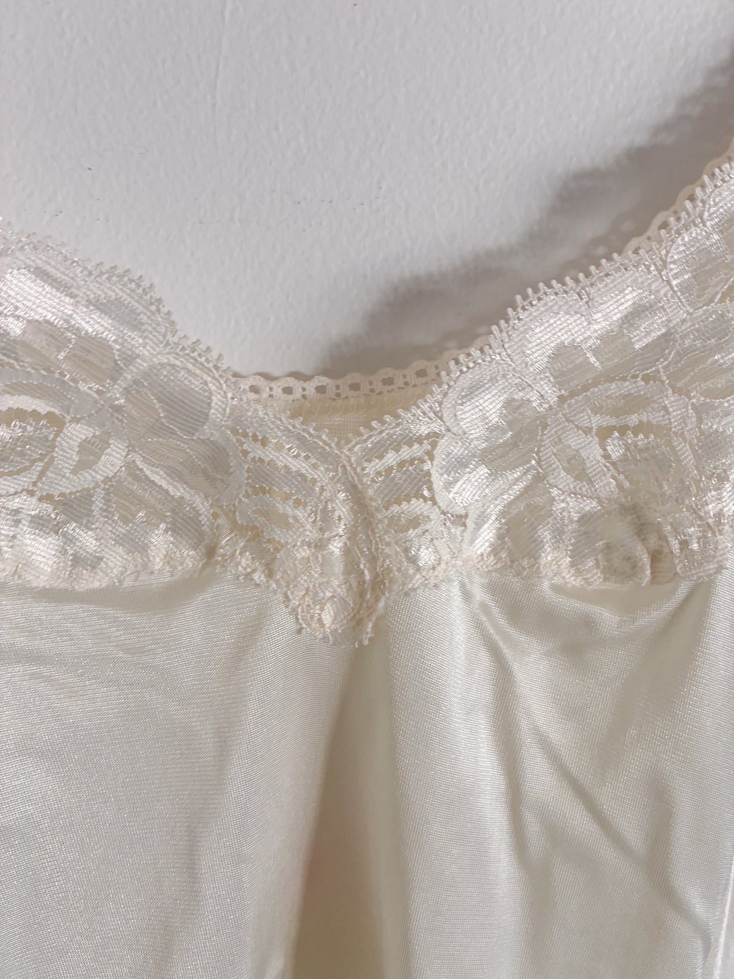 Vintage Truly Intimate Lingerie White Lace Detailing Negligee Nightgown Size 38 Nylon