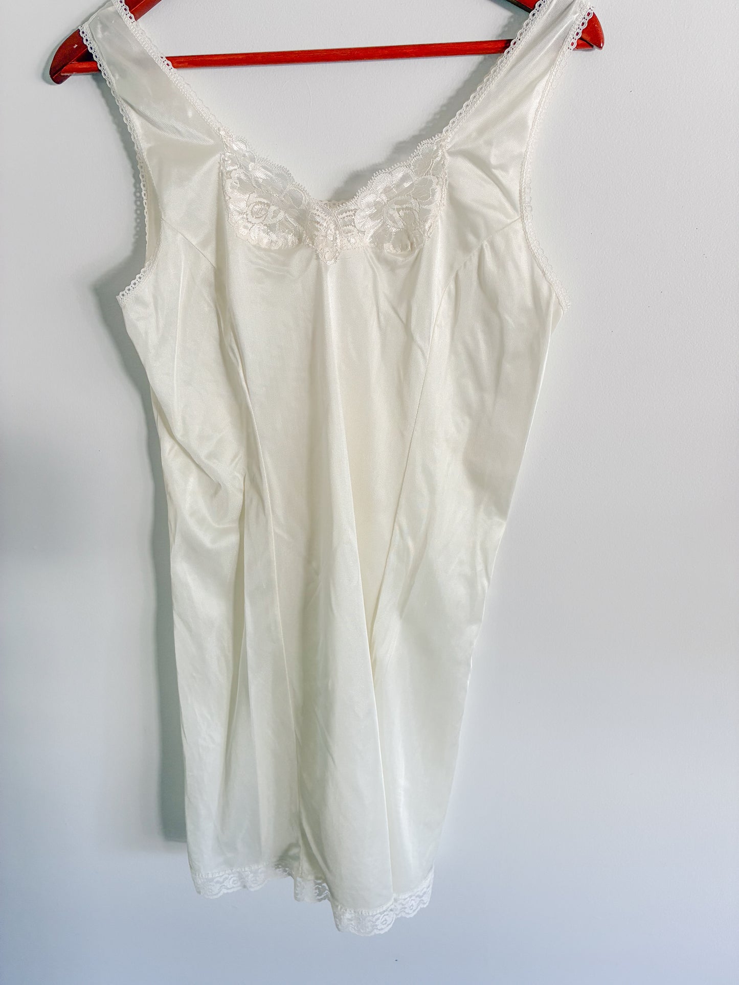 Vintage Truly Intimate Lingerie White Lace Detailing Negligee Nightgown Size 38 Nylon