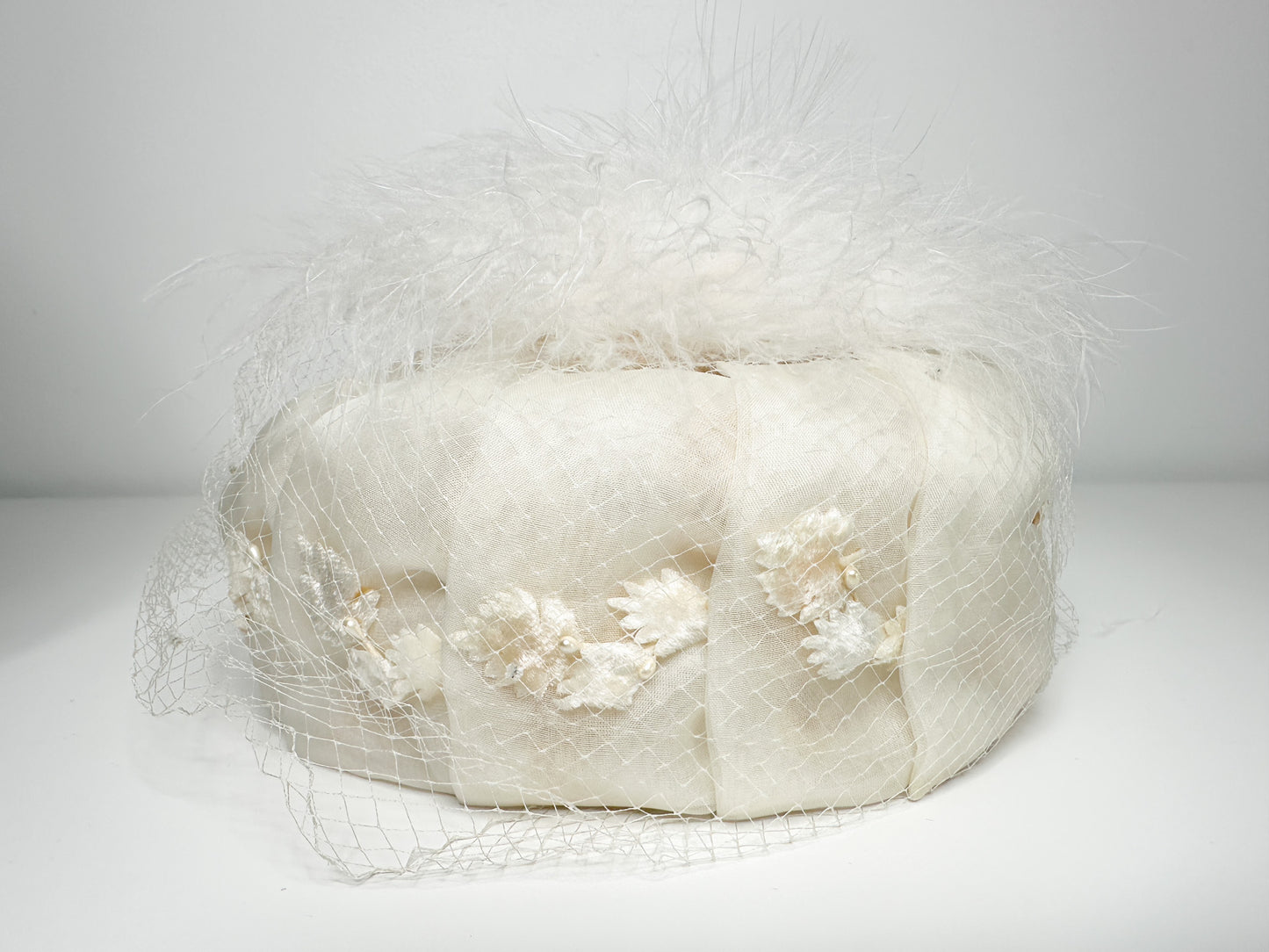 Vintage White Velvet Veiled Wedding Hat with Feather Detail |Veiled Vintage Woven Pill box Hat | 1960s rounded hat