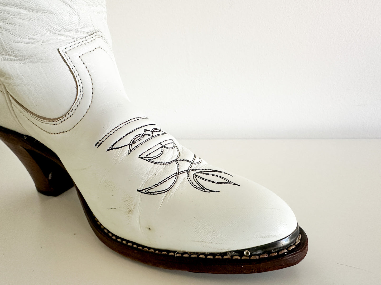 Vintage Boulet White Fringed Cowboy/ Cowgirl Boots| Made in Canada | White Cowboy Boots | Women's Size 8