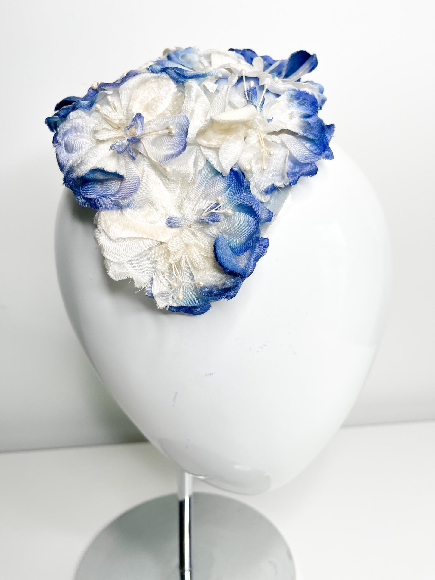 Vintage 1950s Blue Floral Fascinator with Pearl Detailing| Vintage Wedding Fascinator | 1940s Hat | Wedding Hat| Race Track Fascinator