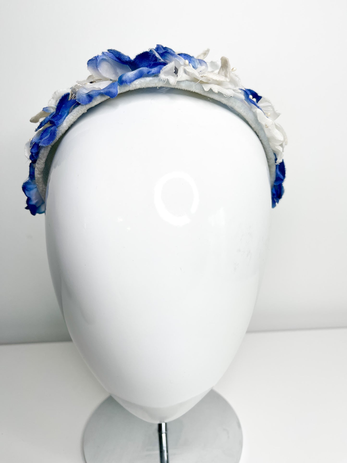 Vintage 1950s Blue Floral Fascinator with Pearl Detailing| Vintage Wedding Fascinator | 1940s Hat | Wedding Hat| Race Track Fascinator