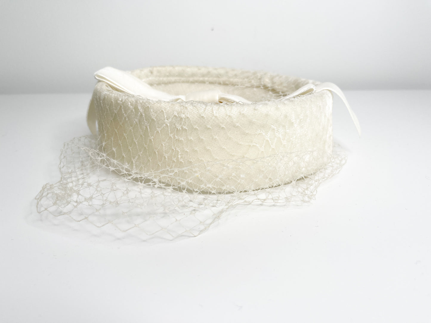 Vintage White Velvet Veiled Wedding Hat with Veil Detail |Veiled Vintage Woven Pill box Hat | 1960s Rounded Hat