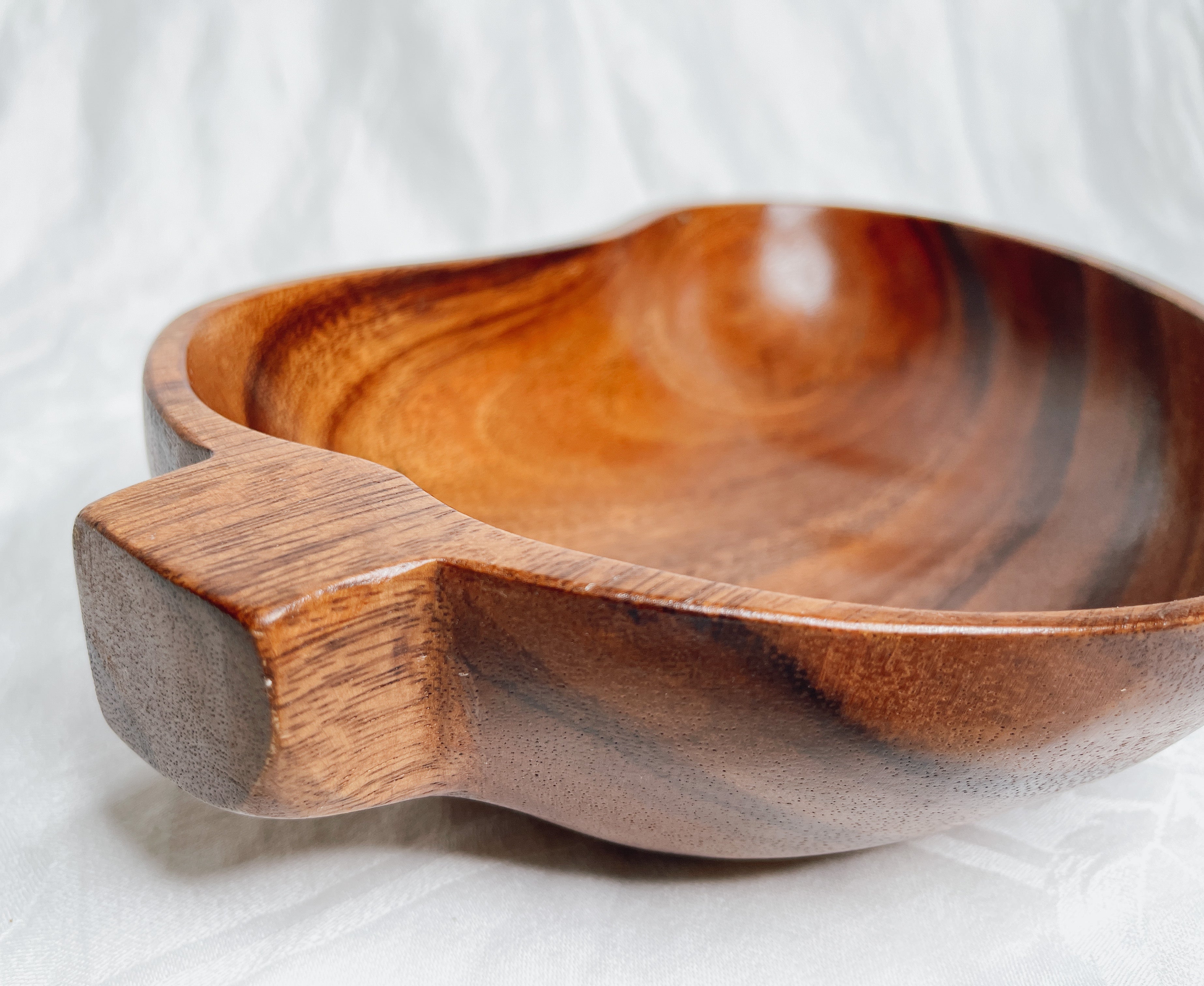 Monkeypod vintage wood salad store bowls.