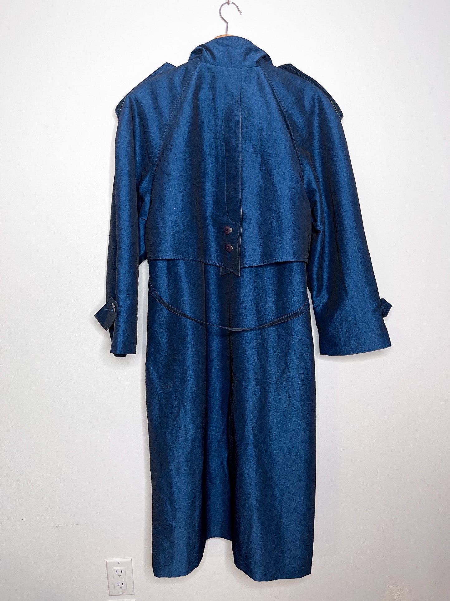 Vintage Collection Elegant Blue Trenchcoat