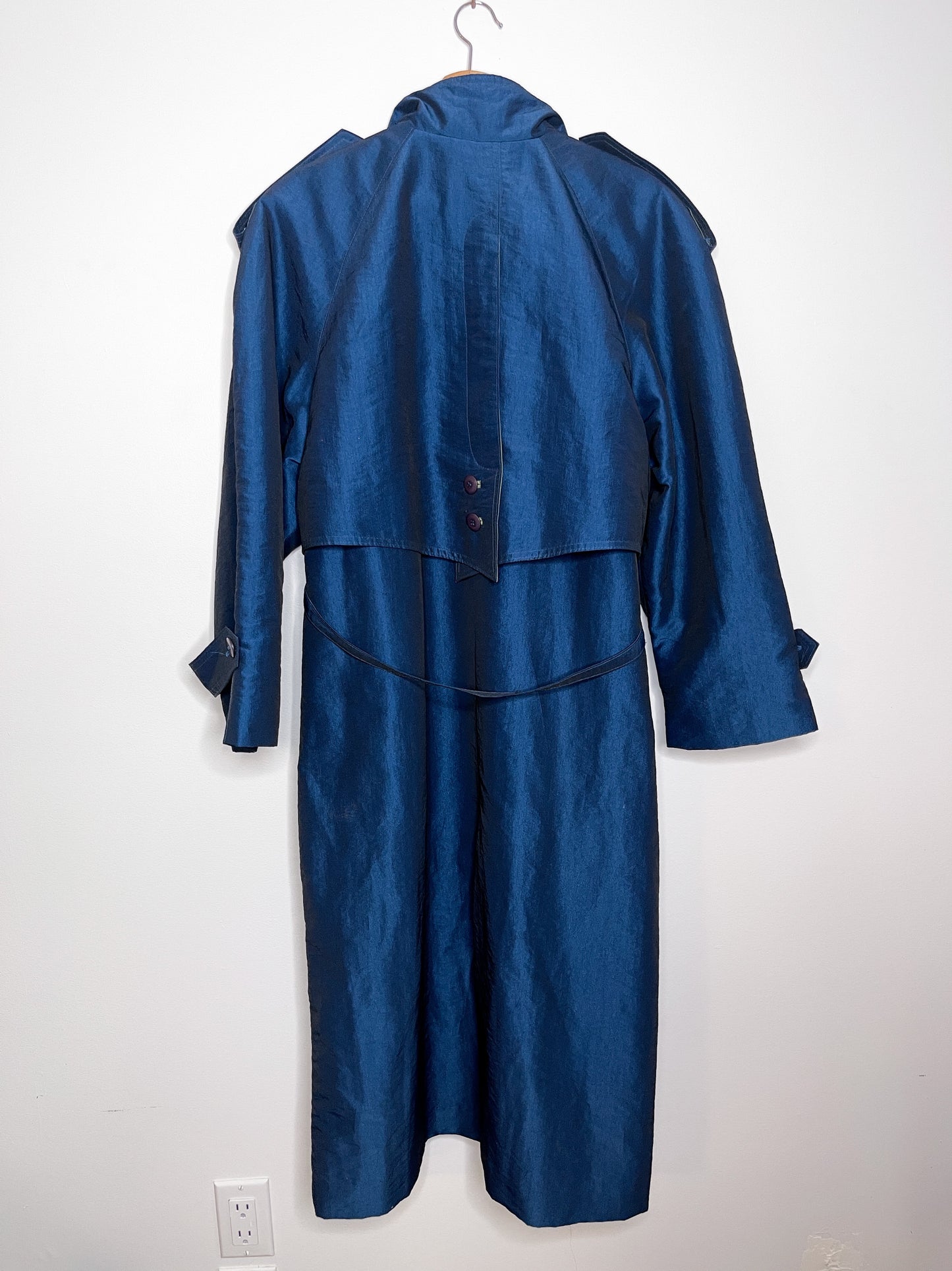 Vintage Collection Elegant Blue Trenchcoat